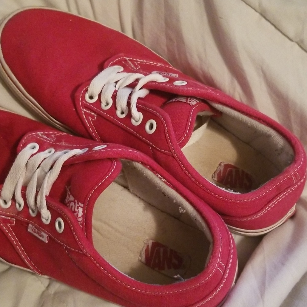 Red vans - Picture 2 of 4